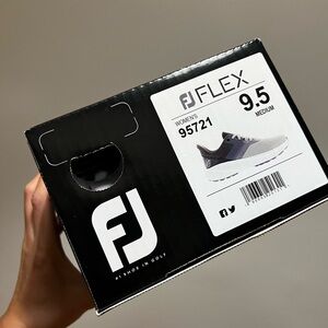 New Footjoy Women’s FJ Flex Golf Shoes Spikeless, size 9.5 (grey, purple)